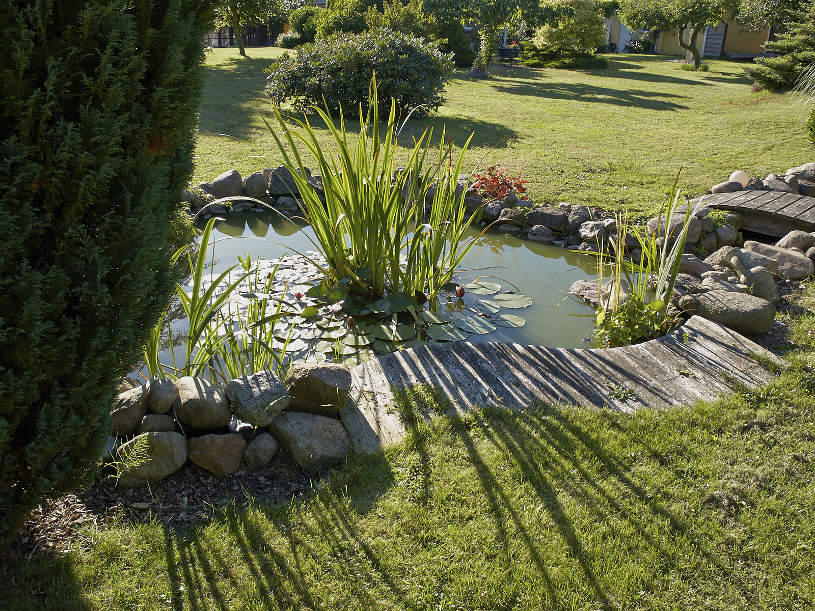 Outdoor Water Plants Floating Net: Floating Pond Planter, Pond Plant Baskets, 2025 New Breathable Nylon Mesh Flora Fish Barrier Floating Island Plant Protector, Pond Decor & Water Features (31.49in